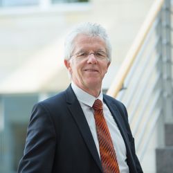 Prof. Dr. Thomas Straubhaar